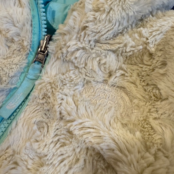 The North Face Girls Reversible Mossbud Jacket in aqua, Size 6 - Picture 11 of 12